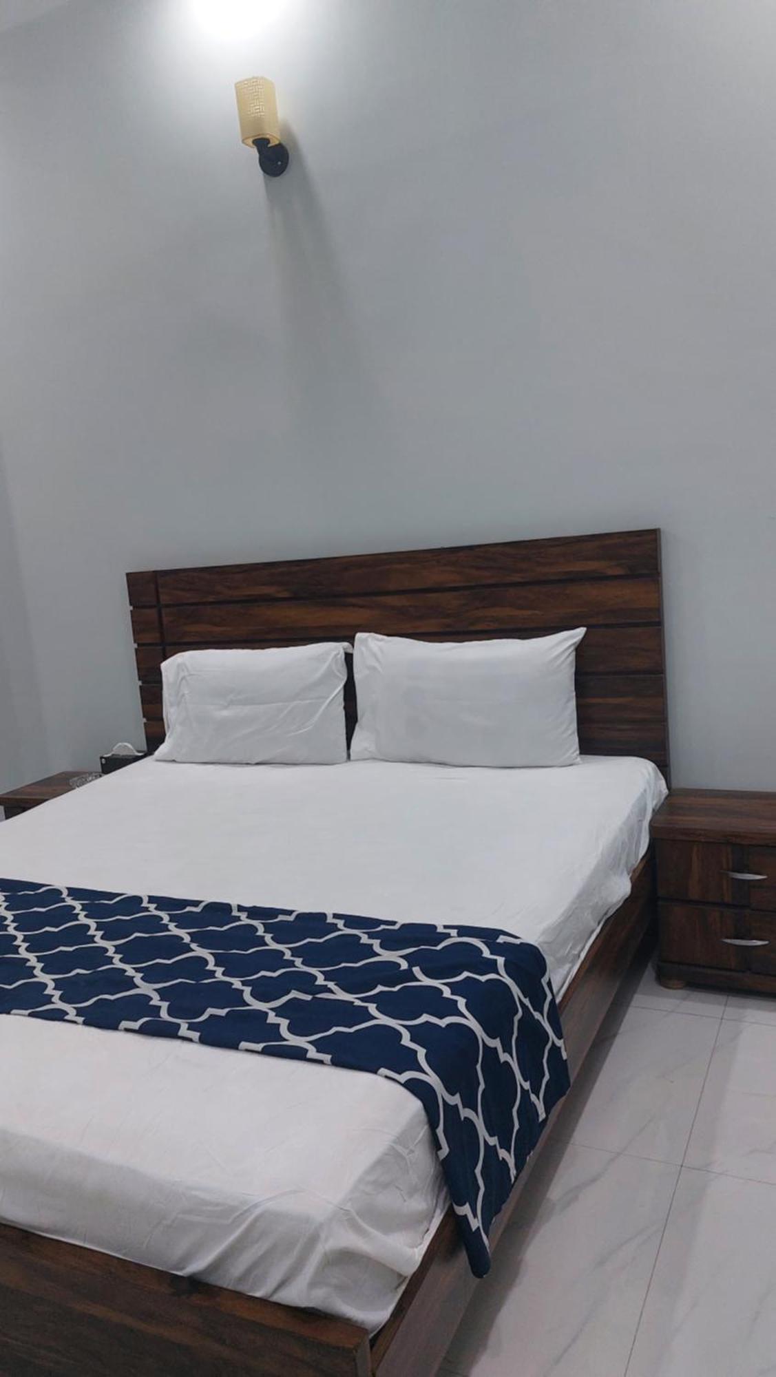 Gulshan Guest House Карачі Екстер'єр фото